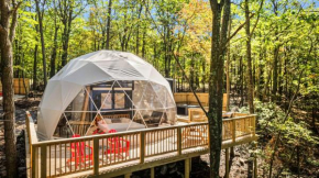 Luxe 2 Bed Dome w Hot Tub Deck Fire Pit & Bath
